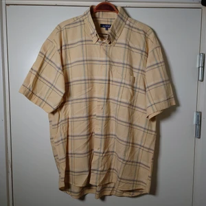 Kortärmad skjorta  - Ljust gul, rutig skjorta med kort ärm🌿