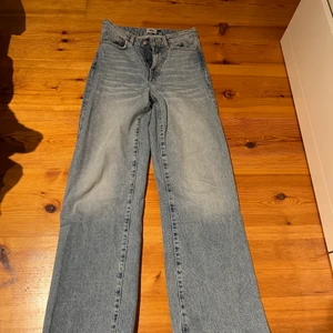 Vida byxor - Säljer mina vida jeans från lager 157. Använd fåtal gånger. Storlek XS men är ganska långa. Köparen står för frakt