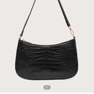 Handväska - (Lånade bilder). Säljer en likadan väska som på bild. Sparsamt använd. Köparen står för frakt 