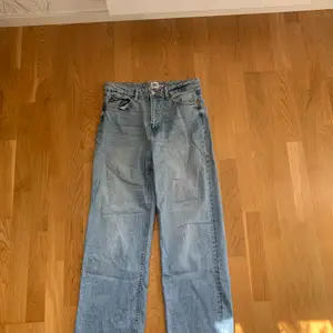 Jeans från Lager 157. Väldigt bra skicka, knappt använda. Säljer pga jag inte använder. Pris: 150kr + frakt