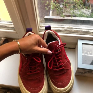 Eytys skor - Röda eytys i storlek 38. Använt skick