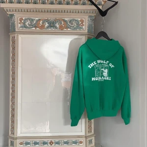 One of one Hoodie - Säljer nu min one of one hoodie då den inte kommer till användning längre. Den är sparsamt använd och i fint skick.  Storlek Large Pris 300kr + frakt 