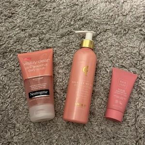 Löwengrip - Facial scrub, 30kr helt ny! Testad body lotion från löwengrip 50kr och hårmask 35kr💓💓