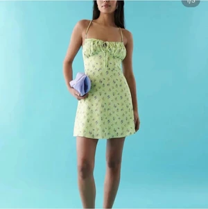 Ginatricot klänning  - Ginatricot klänning, helt ny 