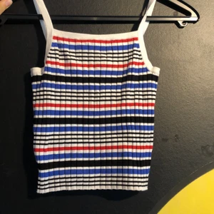 Linne storlek S - randigt linne storlek S. väldigt snyggt och sitter bra över bysten. passar även M. 