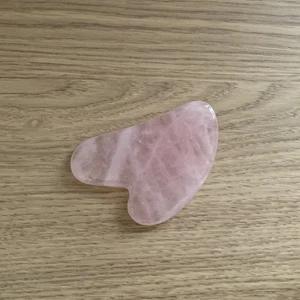 Gua sha  - Gua sha sten från kicks köpt för 200💓