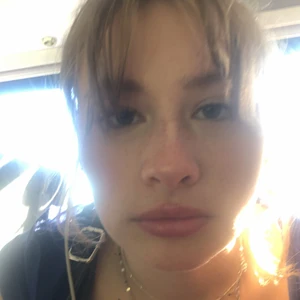 Galen trio for sale - Sjuuuuuk trio säljer. Foder ingår inte. Dålig skick, (ångestattacker, pms, ibs, allmänna anfall). Kostnad till psykolog ingår ej. Slitskador. Annas jättefina, hjälper dig i nöd🫶 