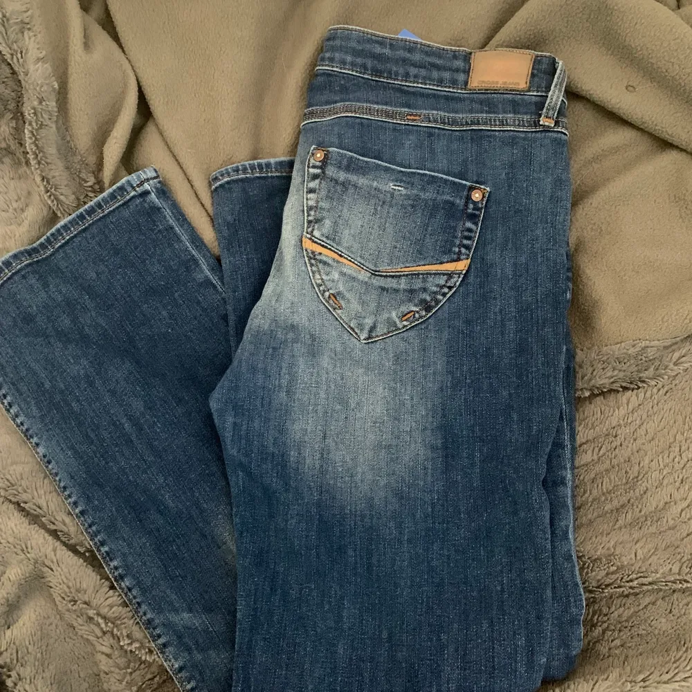 Cros jeans från Plick som tyvär va för små för mej. Väldigt fint skick! . Farkut & Housut.