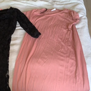 3 klänningar för 55kr  - Svart vit blommig rosa 