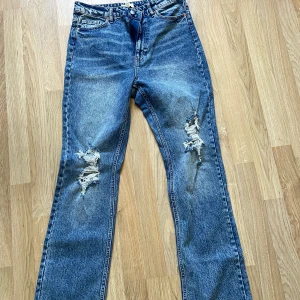 Bootcut strl M/L - Säljer pga att dom är för stora, aldrig använda.