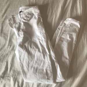 Vita skinny Jens  - Fina bra skick. Inga fleckar eller hål 