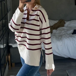 Zara tröja - Tjockare tröja från zara i ett så bra och lent materialet. Använd ett få antal gånger Storlek S💖k