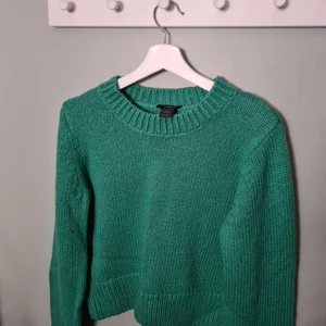 Grön stickad tröja - Stickad tröja från Lindex storlek M. Fint skick.
