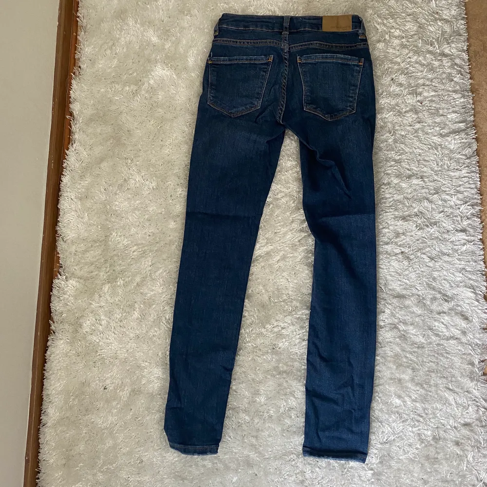 Kristen jeans från ginatricot. Storlek 24, som XS-XXS. . Jeans & Byxor.