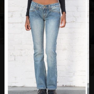 Lågmidjade jeans (kylie) - Snygga lågmidjade jeans från Brandy! Säljer pga att de inte riktigt satt som jag ville. Helt oanvända med prislapp kvar, så de är i nytt skick! MÅNGA INTRESSERADE SÅ STARTADE EN BUDGIVNING UTIFRÅN STARTPRISET. 