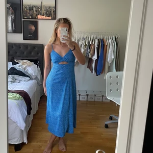 Klänning - Blå långklänning från bikbok 💙