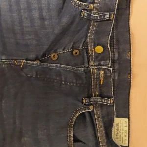 Diesel Jeans Byxor - Säljer hela och fina jeans från Diesel i utmärkt skick.  W32 L32  Lite mindre i storleken.  