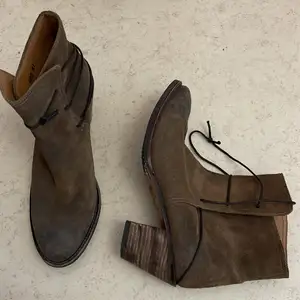 Handgjorda cowboy boots äkta skinn.