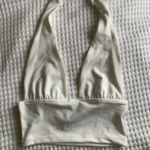 Topp - Vit topp från H&M, endast testad