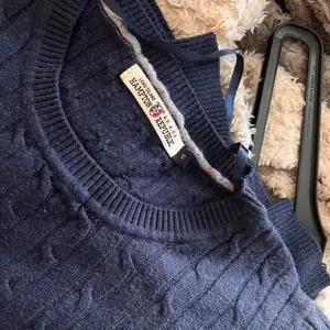 Marinblå stickad tröja från Hampton Republic. Storlek XS. Bortglömd i garderoben. 