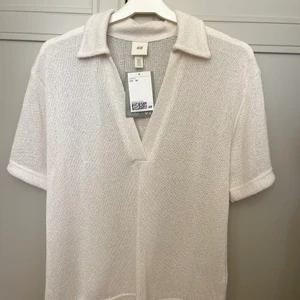 Finstickad tshirt  - Finstickad tshirt från H&M, aldrig använd. Passar XS-S