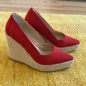 RAID Wedged shoes size 37 - Red wedge shoes size 37, in very good condition and clean
