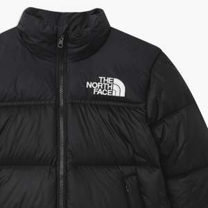 Svart the north face puffer jacka som ja säljer då jag vill testa något annat denna kommande vintern. Inget fel på den och bara använd några veckor förra i vintras.(lånade bilder)