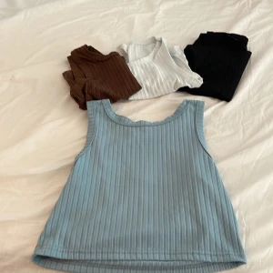 Croppade linnen olika färger  - Säljes i ett paket med 4. 