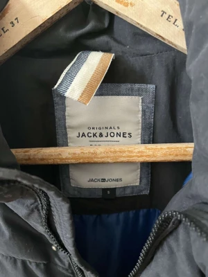 Jacka  - Använd två gånger 