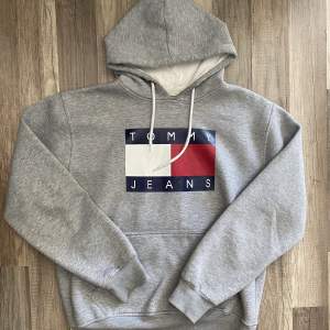 Tommy jeans hoodie, storlek M