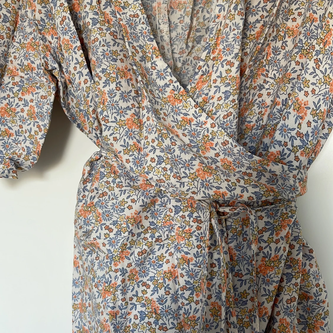 Blommig sommarklänning  - 90