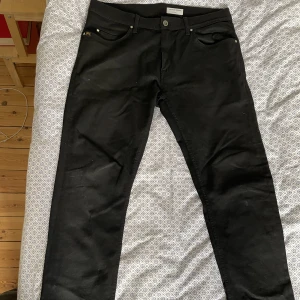 Tiger of Sweden jeans - Svarta Tiger of Sweden-jeans. Knappt använda. Storlek 34W/32L. Raka ben / slim fit.