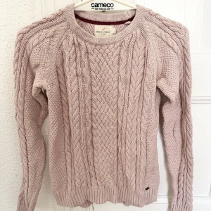 Holly & White Stickad Tröja - Bra skick! Säljes pga för lite 