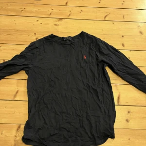 Ralph Lauren tröja  - Säljer en Ralph Lauren tröja då den inte passar mig längre, storlek 158/164cm 14-16 år men passar mer som en S, köparen står för frakten