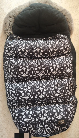 Åkpåse, babyskydd och sängflätor. - Allt säljs tillsammans.