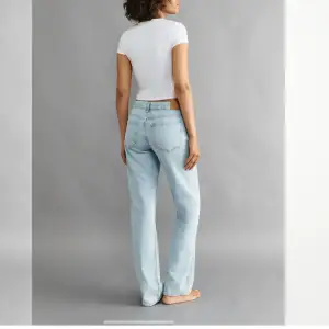 Säljer dessa populära midwaist jeans från Ginatricot! Väldigt bra skick! Slutsålda i de flesta storlekar på deras hemsida (Frakt tillkommer)💖