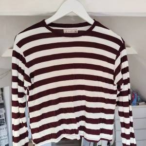 Långärmad tröja  - Superskön långärmad tröja ifrån Pull & bear 🙂 storlek S