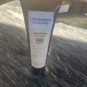 Lernberger Stafsing Leave-in Treatment BB Cream Vårdande anti-frizz kräm. 150 ml (använd ett par gånger nästan full)
