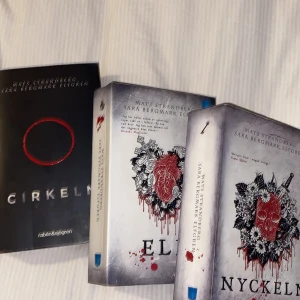 Cirkeln triologin  - Säljer alla för 120kr eller 50kr separat. Säljes p.g.a flytt och den första delen är i nyskick då jag har två exemplar🤍 frakten nedan gäller för 3 böcker.