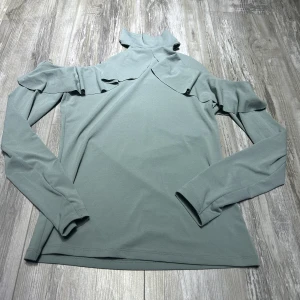Topp - Topp från Gina tricot i fint pastel färg använd bara 2 gånger. Normal i storlek. 