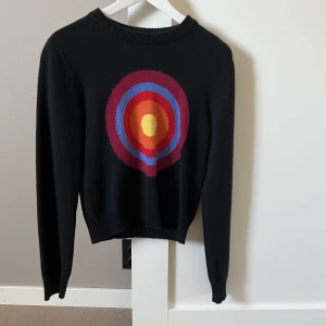 Stickad tröja - Circle tröja Nypris: 3000 kr Mitt pris: 1000