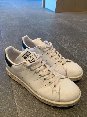 Stan Smith skor - Sparsamt använda och i bra skick. Kontakta privat för frågor🫶🏼