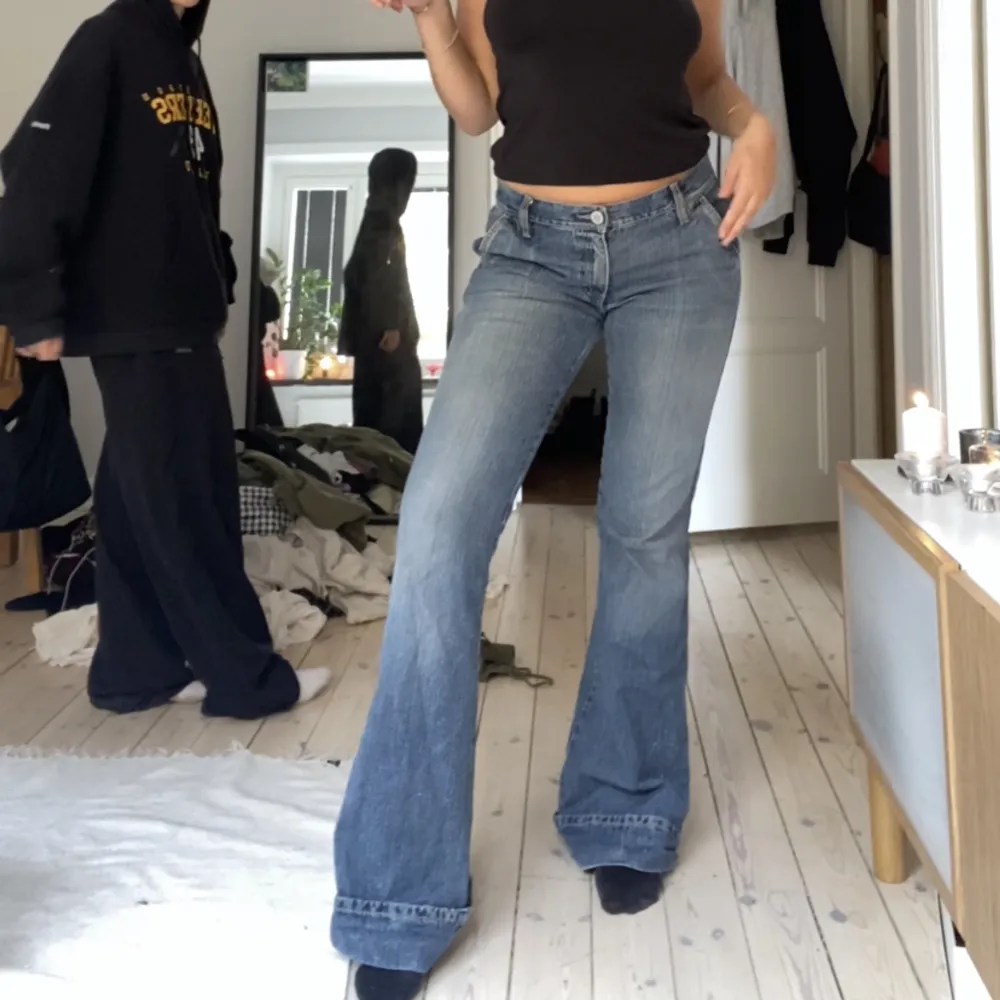 Sjukt snygga jeans jag köpte på vintage butik i Barcelona. Säljer pga att jag ska flytta så renar kläder. Jeans & Byxor.