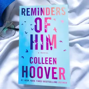 En Colleen Hoover bok son köptes på Akademibokhandeln. Läst en gång
