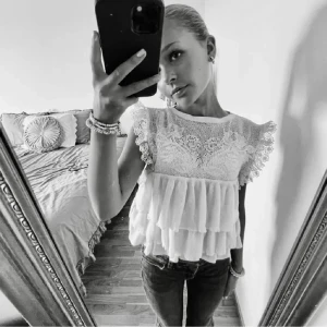 Zara topp - Säljer denna fina topp från Zara!💕 Lånad bild! 