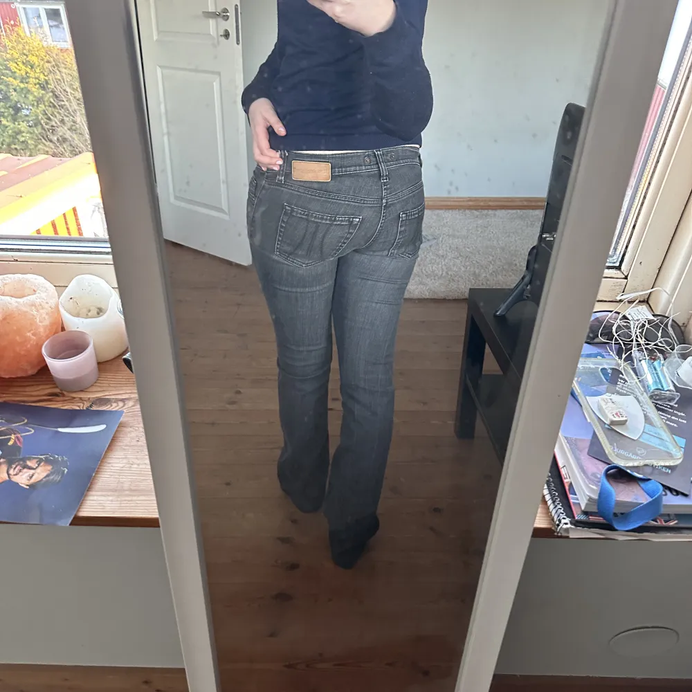 Ett par jätte fina jeans som tyvärr är för små för mig💕. Jeans & Byxor.
