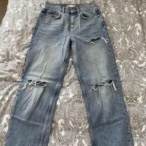 Jeans från Gina Tricot, använda ett fåtal gånger men i fint skick. Storlek 34 :)