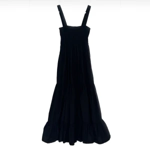 ”Puffig” svart långklänning! - Sjukt najs långklänning från Zara i strl XS! Nyskick, säljer pga banden är lite för långa för mig <3 tips är att matcha den med skinnjackan som jag också säljer! (Kolla min profil!) 