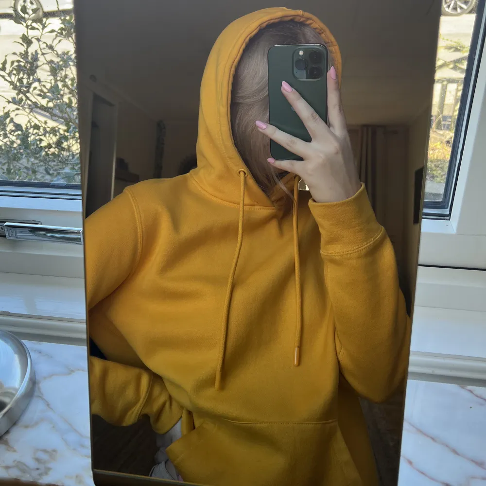 Hoodie från Pull&Bear Man. Använd enstaka gånger så i väldigt gott skick och mjuk på insidan. Bara att höra av sig om man vill ha fler bilder 🥰. Hoodies.