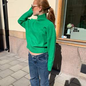 Säljer min skitsnygga gröna tröja från zara i strl xs! Använd ett fåtal gånger så så gott som ny! Kan mötas i Stockholm annars står köpare för frakt😊